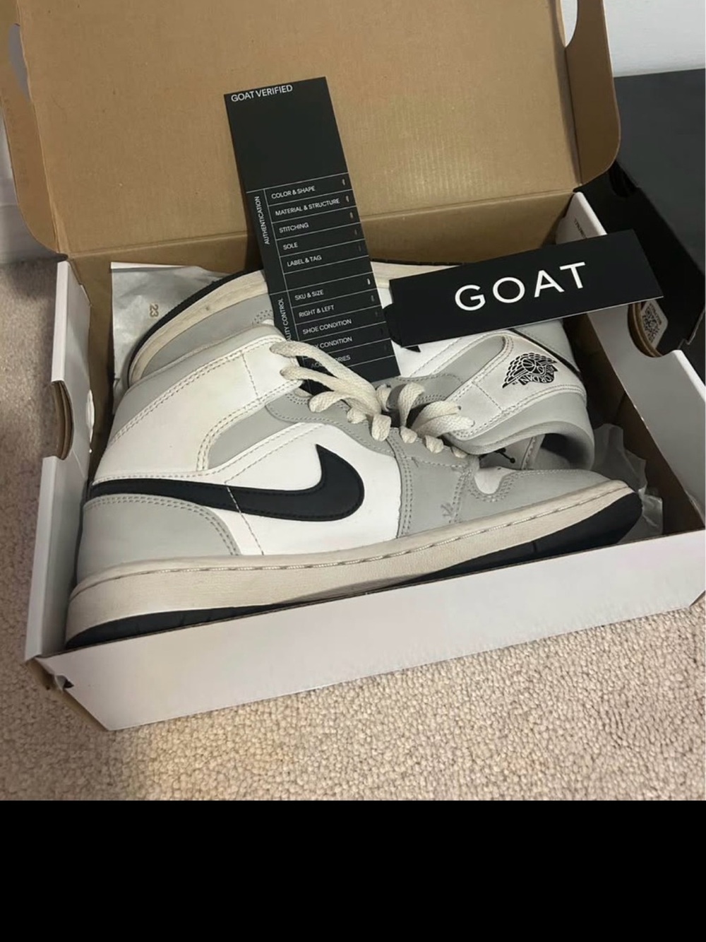 Air Jordan 1 Mid Grey Fog/Black White Size 7
No stains just need to be cleaned - Picture 4 of 5